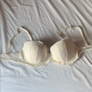 VS NWOT push up bra with lace outer layer